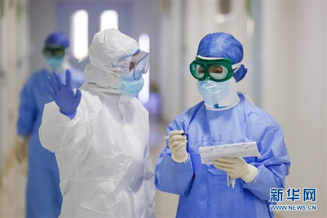 (新华全媒头条·图文互动)(3)最美逆行者,武汉永远记得你!——首批援鄂医疗队返程纪实