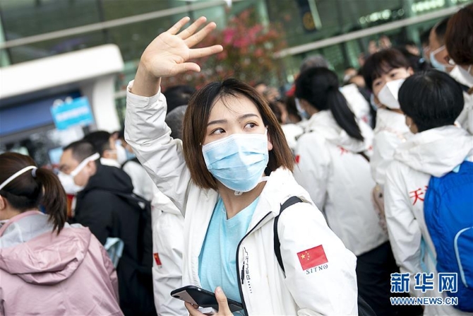 (新华全媒头条·图文互动)(4)最美逆行者,武汉永远记得你!——首批援鄂医疗队返程纪实
