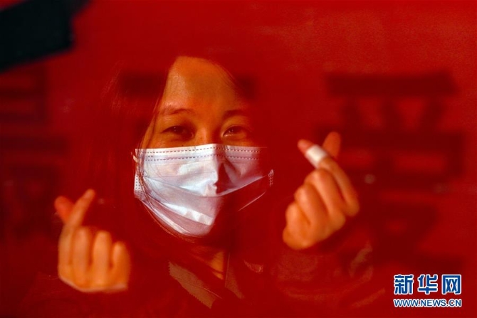 (新华全媒头条·图文互动)(5)最美逆行者,武汉永远记得你!——首批援鄂医疗队返程纪实