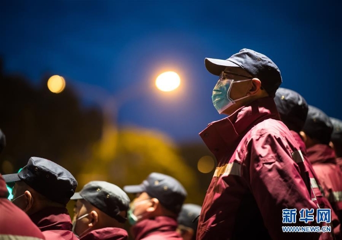 (新华全媒头条·图文互动)(12)最美逆行者,武汉永远记得你!——首批援鄂医疗队返程纪实