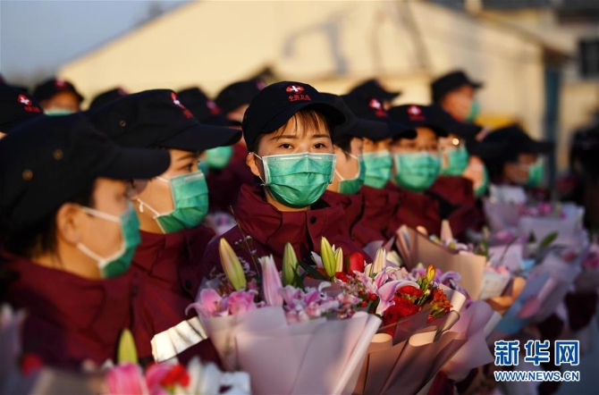 (新华全媒头条·图文互动)(17)最美逆行者,武汉永远记得你!——首批援鄂医疗队返程纪实