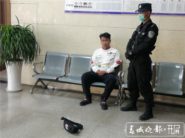 乘机溜进别墅顺走一块劳力士 (2).jpg