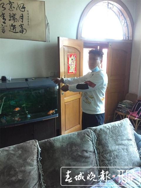 乘机溜进别墅顺走一块劳力士 (1).jpg