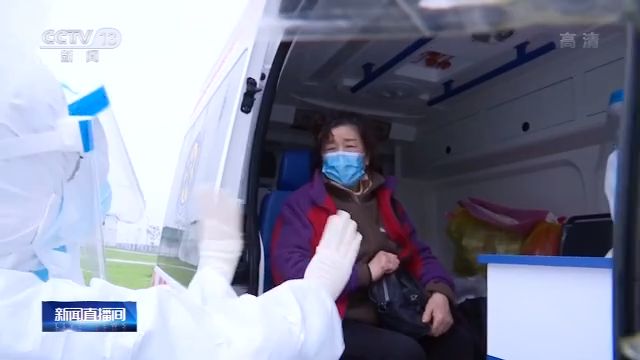 雷神山医院启动病区腾空整合 患者用“深深一拜”向医护人员表达感谢