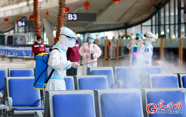 洗消杀毒、转运医疗废物、服务复工企业，湖北消防助力城市“重启”