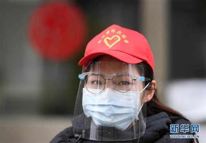 (习近平致敬的战“疫”英雄·志愿者篇·图文互动)(4)他们,微光成炬照征程