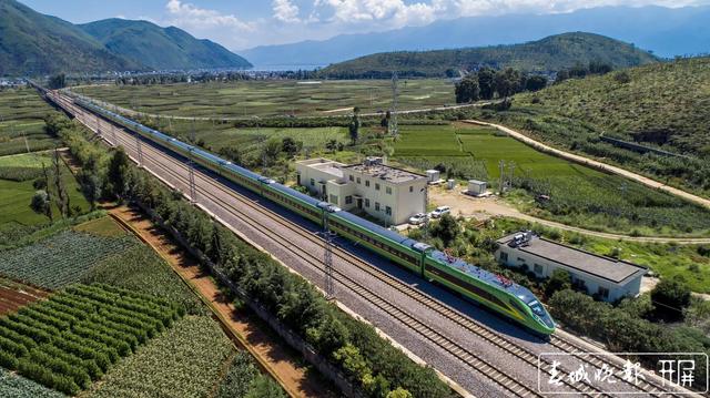 云南铁路将增开昆明至宣威、曲靖、攀枝花等城际间动车 (3).jpg