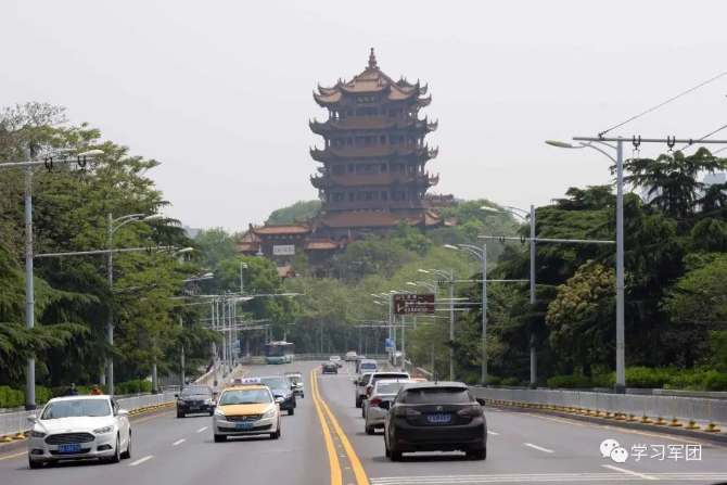 献给奋战在抗疫一线的军队医护人员：沧海横流，方显英雄本色