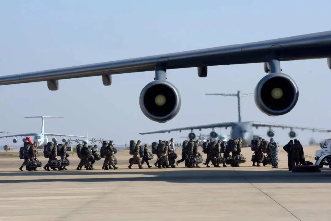 献给奋战在抗疫一线的军队医护人员：沧海横流，方显英雄本色