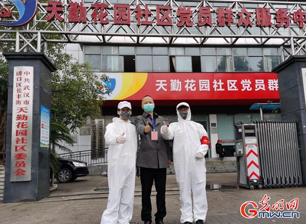 视频丨为逆行者“逆行”——两位武汉发型师的战疫故事 视频丨为逆行者“逆行”——两位武汉发型师的战疫故事