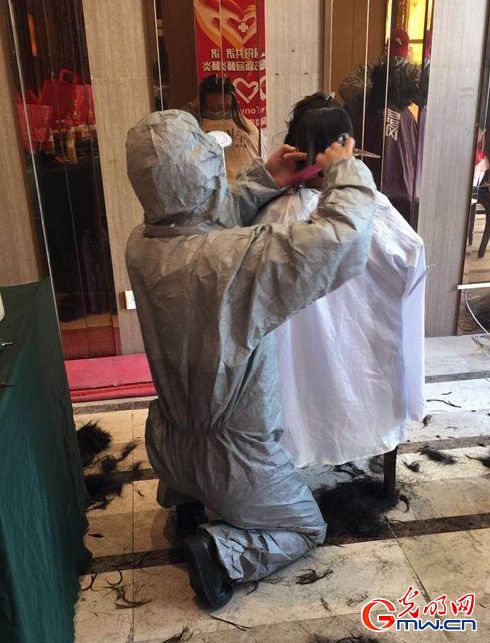 视频丨为逆行者“逆行”——两位武汉发型师的战疫故事 视频丨为逆行者“逆行”——两位武汉发型师的战疫故事