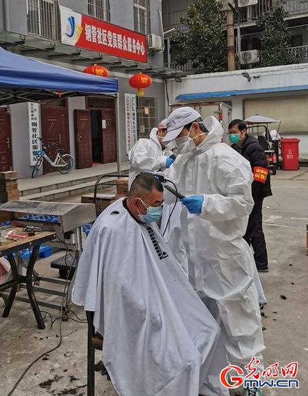 视频丨为逆行者“逆行”——两位武汉发型师的战疫故事 视频丨为逆行者“逆行”——两位武汉发型师的战疫故事
