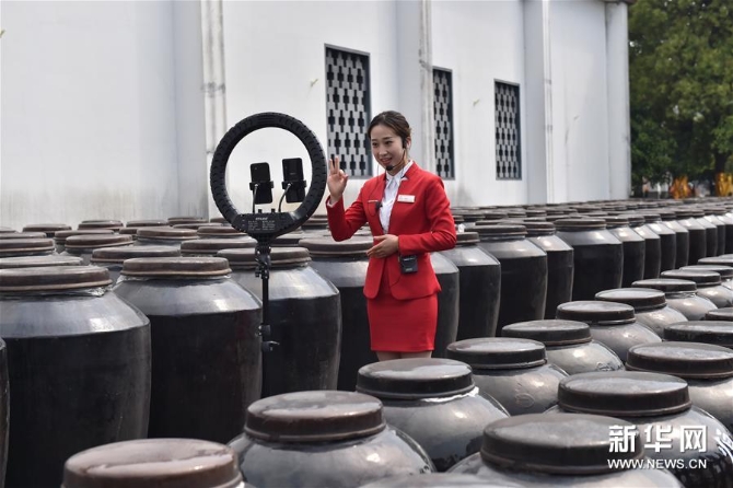 #(经济)(3)江苏镇江:“云端”醋飘香