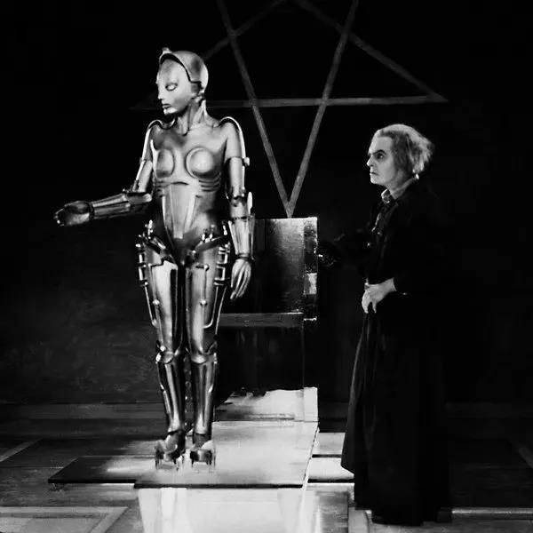 数据看中国｜刷视频、点外卖、买买买…看完中国人平凡的一天，欧洲网友却说：“羡慕不来”？