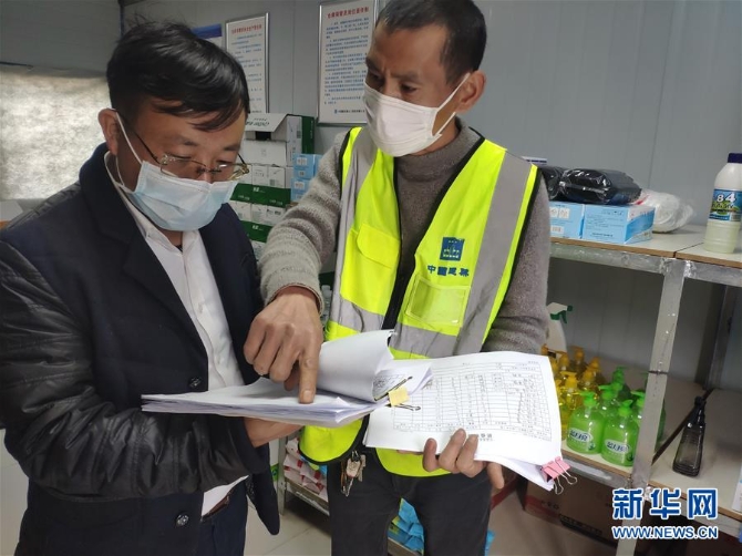 (一线抗疫群英谱·图文互动)(1)“逆行者”曾阳春:步行十公里,他冒雨赶赴一线