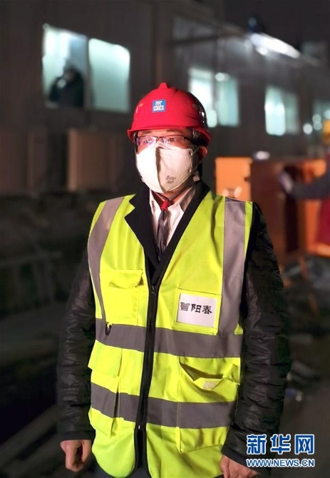 (一线抗疫群英谱·图文互动)(3)“逆行者”曾阳春:步行十公里,他冒雨赶赴一线