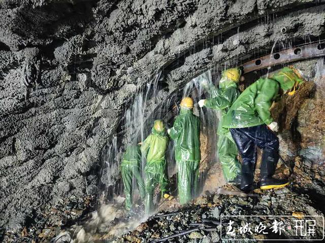 中老昆万铁路又迎来新进展 (6).jpg