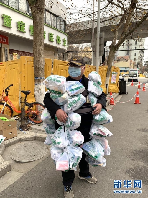 （新华全媒头条·图文互动）（11）上下同心，守望相助——中国抗疫众志成城的生动实践