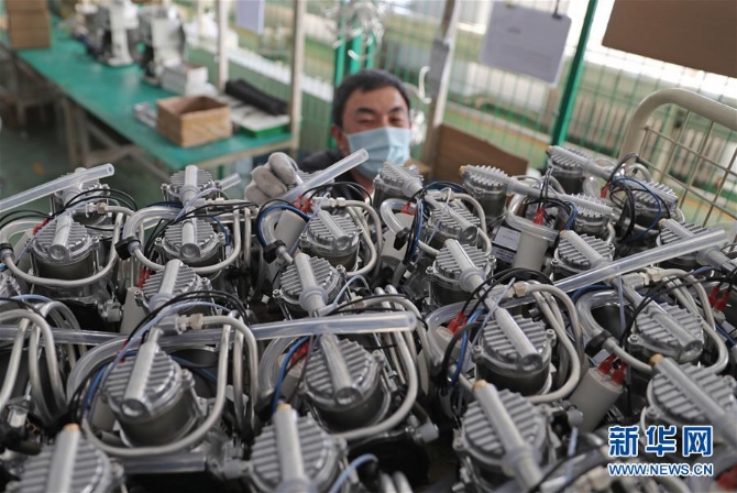 (聚焦疫情防控·图文互动)(10)团结起来!我们万众一心!——中国抗疫人民力量的生动实践