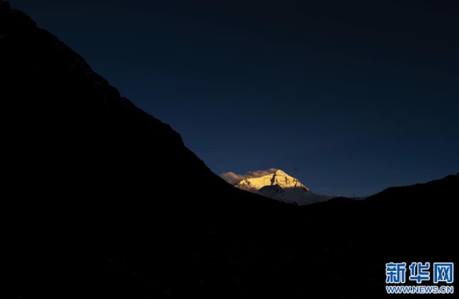 （2020珠峰高程测量）（1）珠峰夕照