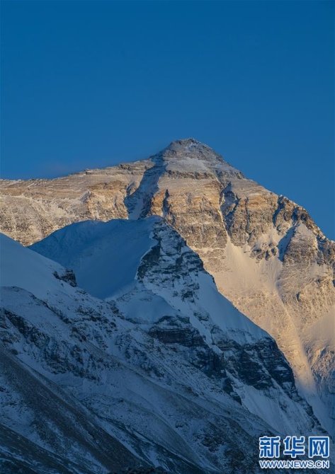 （2020珠峰高程测量）（4）珠峰夕照