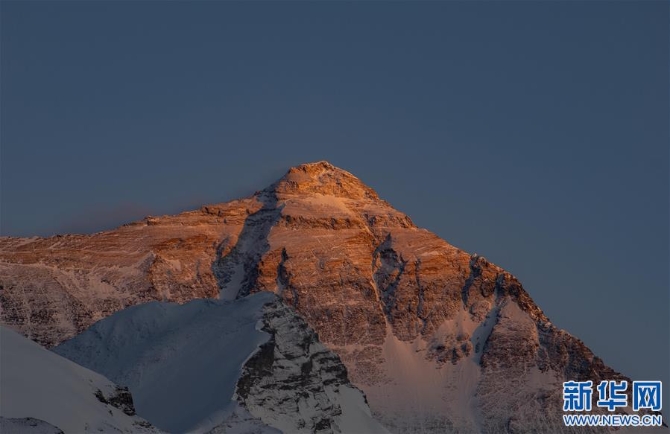 （2020珠峰高程测量）（5）珠峰夕照