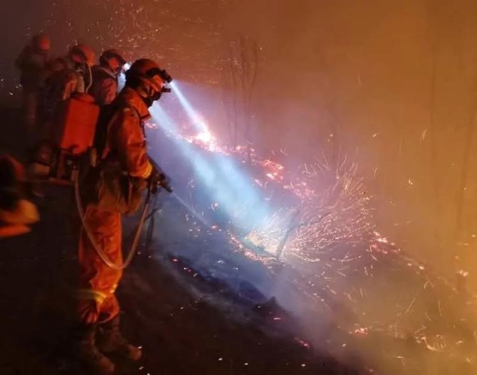 火灾云南安宁发生森林火灾，消防员已奋战三天！这个细节把网友看哭了