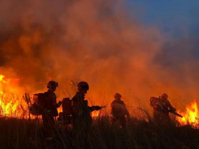 火灾云南安宁发生森林火灾，消防员已奋战三天！这个细节把网友看哭了