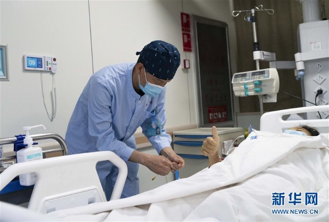 （健康）（10）护士节里忙碌的天使