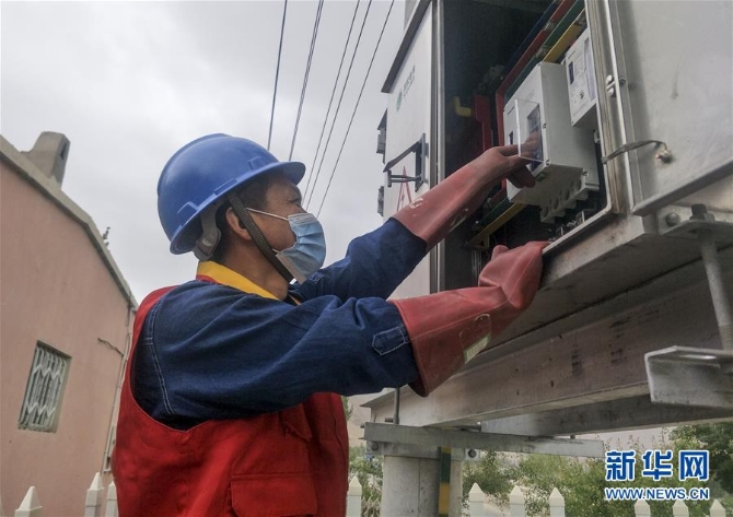 (决战决胜脱贫攻坚·图文互动)(1)新疆和田“抵边村”农牧民彻底告别缺电生活