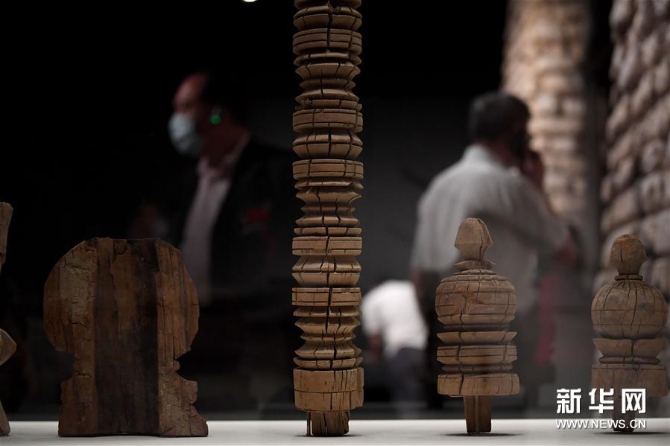 5月18日，观众在和田博物馆参观。5