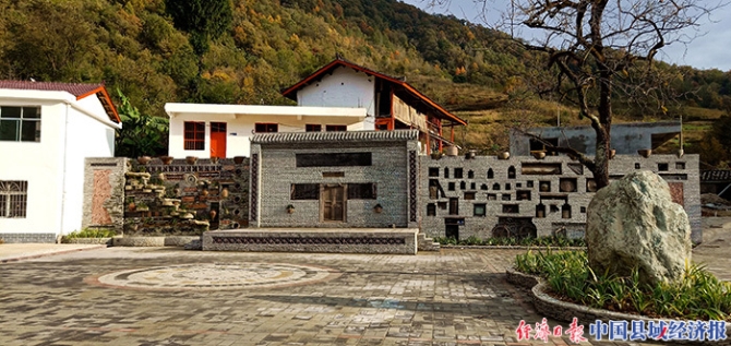 康县白杨镇刘家梁村一角。（武雪琴摄）