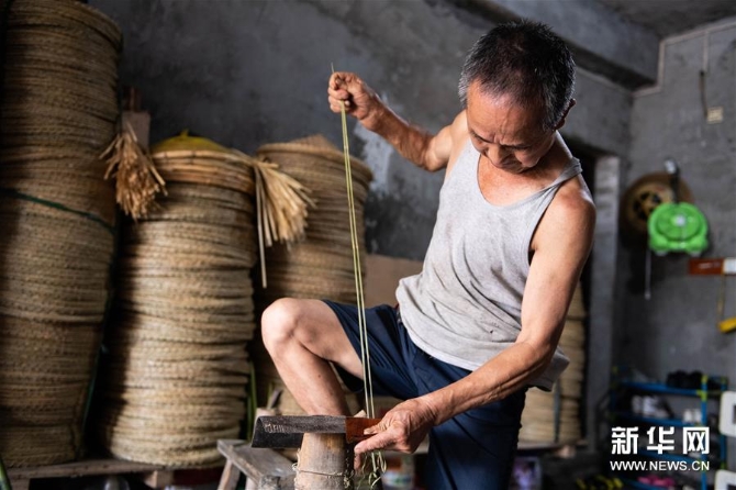 （社会）（2）赶制斗笠迎“双抢”