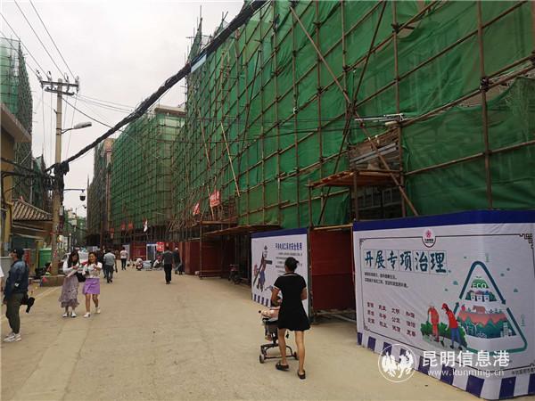 村庄中轴线涉及农房正在施工中