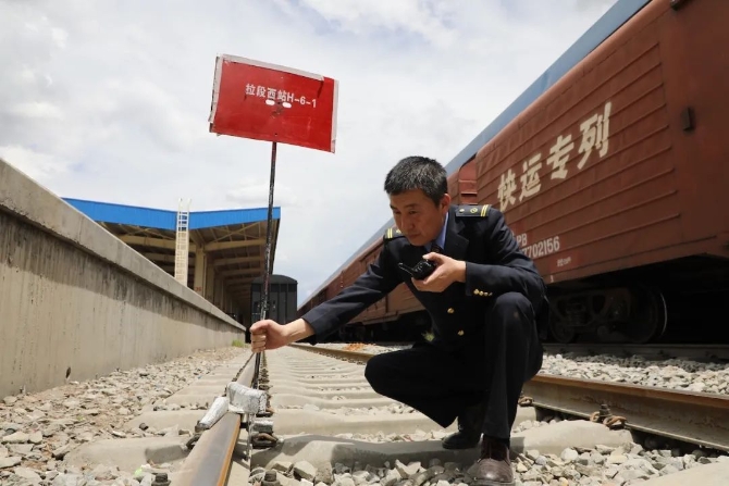 榜样|新时代·铁路榜样 为了“天路”货畅其流