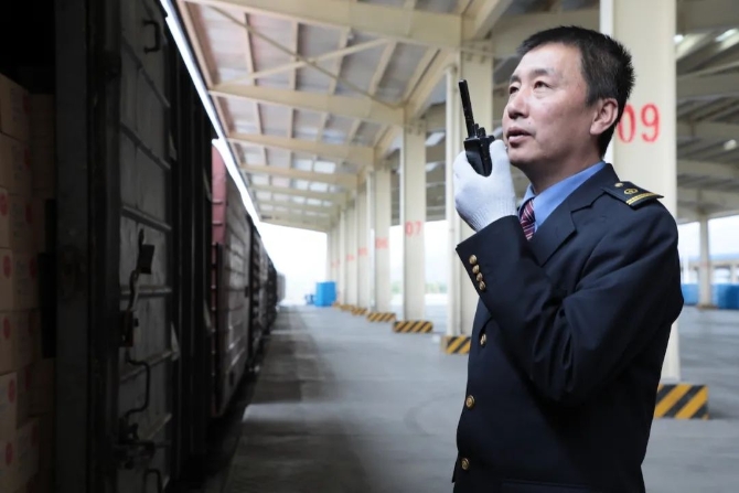 榜样|新时代·铁路榜样 为了“天路”货畅其流