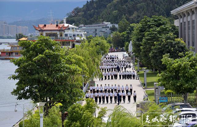 在大理港开展军训 洱海游船分公司培训员工