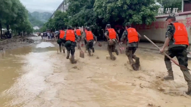 10 镶嵌着白色的螺蛳壳 10 镶嵌着白色的螺蛳壳