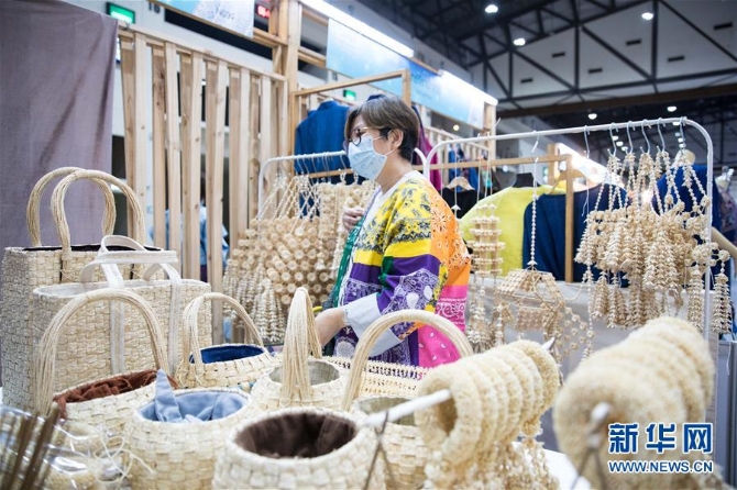 (新华视界)(2)曼谷举行传统泰国手工艺品展销会