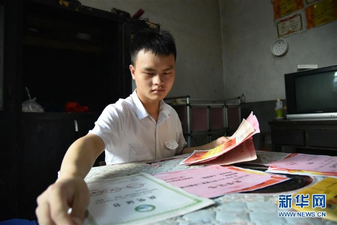 (决战决胜脱贫攻坚·图文互动)(1)托起贫困山乡的未来——贵州“组团式”教育扶贫见闻