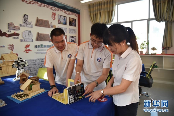 (决战决胜脱贫攻坚·图文互动)(3)托起贫困山乡的未来——贵州“组团式”教育扶贫见闻