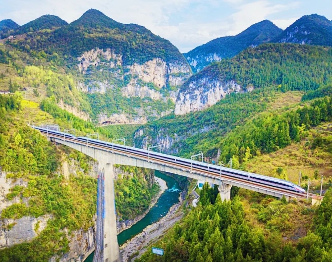 版图|世界第一的高铁版图，还在纵横延展！