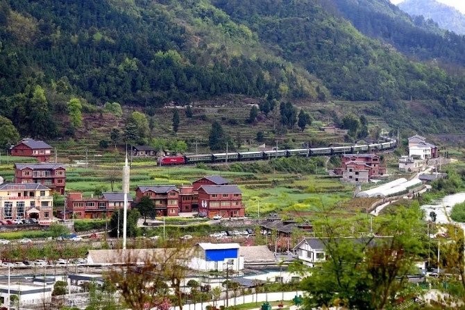 版图|世界第一的高铁版图，还在纵横延展！