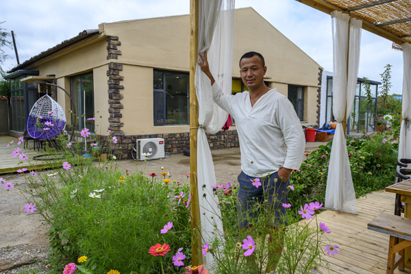 2020年8月,内蒙古兴安盟义勒力特嘎查,陈爱平在自家的民宿内。