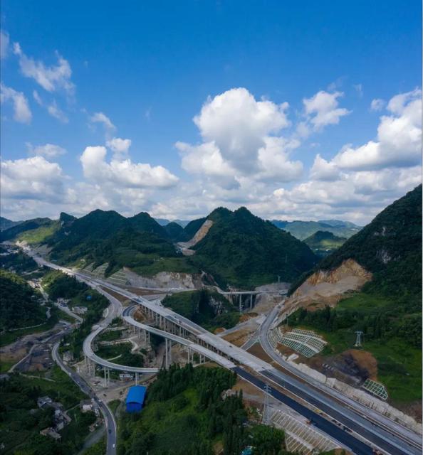 宜毕高速 威信至镇雄段