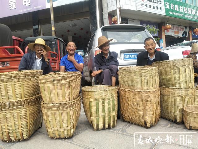 施甸姚关：篾编串起小街悠悠岁月 (1).jpg