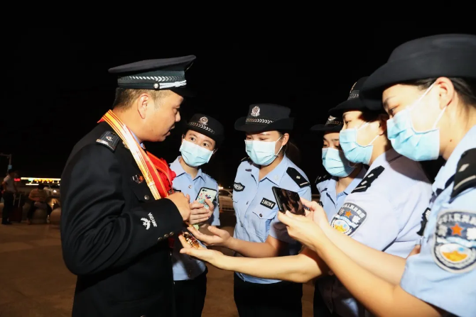 李忠建：冲锋在前，守护战“疫”生命线｜铁路抗疫英雄谱之二