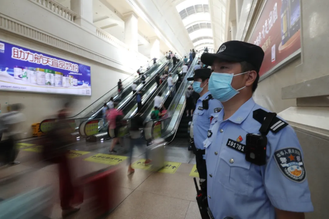 李忠建：冲锋在前，守护战“疫”生命线｜铁路抗疫英雄谱之二