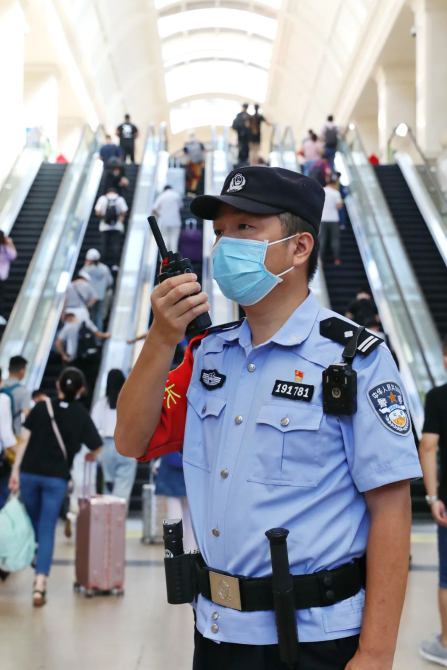 李忠建：冲锋在前，守护战“疫”生命线｜铁路抗疫英雄谱之二