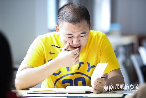 专注阅读 供图。 专注阅读 供图。